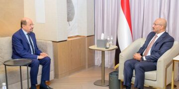 طارق صالح  يؤكد  للزنداني دعم جهود الحكومة لتحسين الخدمات والإصلاحات الاقتصادية
