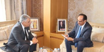 السفير الأصبحي يبحث مع رئيس المحكمة الدستورية المغربية التعاون في مجال القضاء