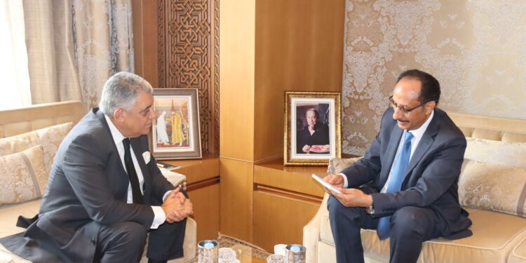 السفير الأصبحي يبحث مع رئيس المحكمة الدستورية المغربية التعاون في مجال القضاء