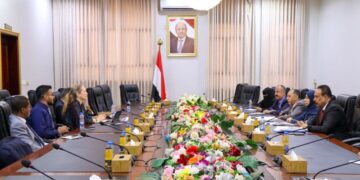 فريق حكومي يبحث مع البنك الدولي سبل تعزيز الشراكة لدعم قطاعات النقل والطرق والتجارة والتنمية