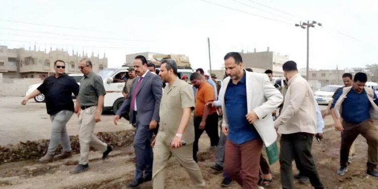 وزير الأشغال ومحافظ لحج يدشِّنان حزمة مشاريع بقطاع البنية التحتية للنقل