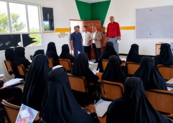 وزير التربية ومحافظ لحج يتفقدان اختبارات الثانوية العامة بالمحافظة