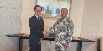 رئيس  خفر السواحل يبحث مع السفيرين الياباني والبريطاني التعاون في مجال الأمن البحري