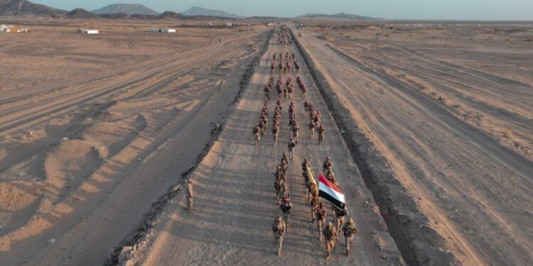 المنطقة العسكرية الثالثة تنفذ مسيراً عسكرياً لمسافة 20 كم في مأرب