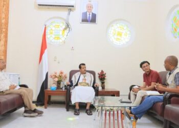 وكيل مأرب يؤكد أهمية دور برنامج الأغذية العالمي في التخفيف من معاناة الأسر الأشد احتياجا