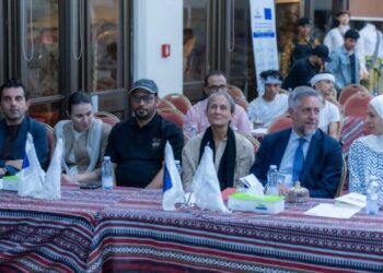 سفيرا الإتحاد الأوروبي وهولندا يطلعان على مشروع تعزيز الأمن المائي بالطاقة المتجددة في مأرب