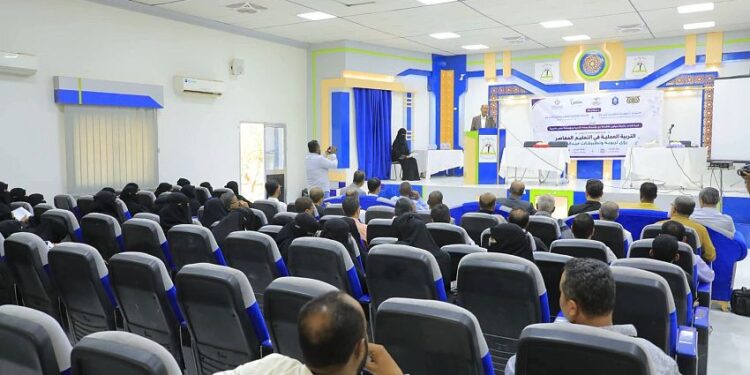 تنظيم ندوة علمية حول التربية العملية بكلية البنات في جامعة سيئون