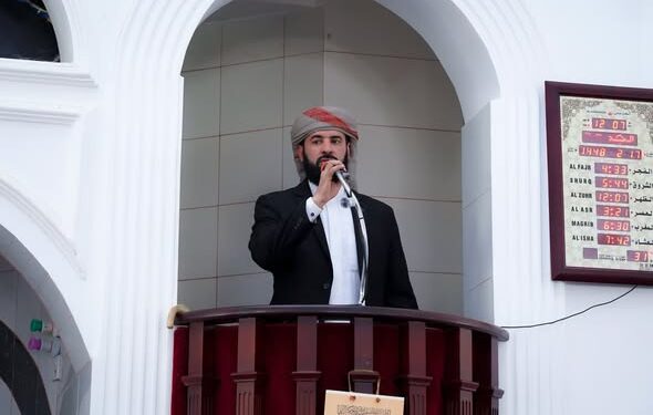 محافظ أبين يشدد على التكاتف ونبذ الفرقة والعمل بروح المسؤولية الوطنية