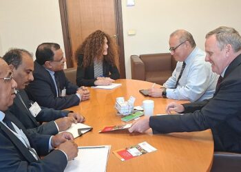 وزير الزراعة يبحث مع مسؤول بمنظمة (الفاو) تعزيز التعاون المشترك