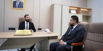 محافظ أبين يناقش أوضاع المتقاعدين ويؤكد تسهيل صرف المعاشات والتحول الإلكتروني