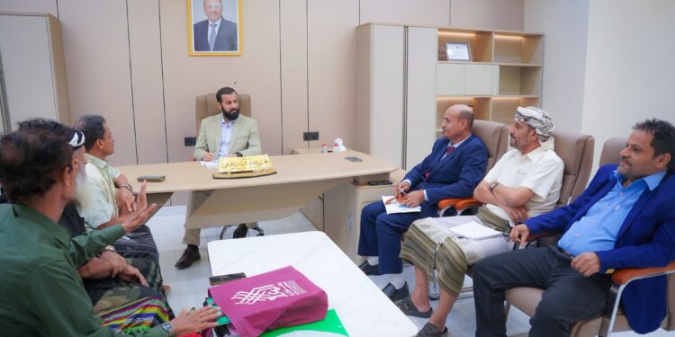 محافظ أبين يناقش احتياجات مديرية سباح