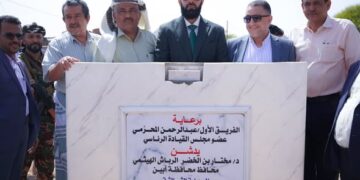 محافظ ابين يضع حجر أساس المرحلة الثالثة من مشروع مياه لودر