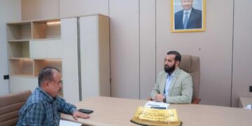 محافظ أبين يناقش ٱليات تفعيل النشاط الضريبي وتعزيز تحصيل الإيرادات