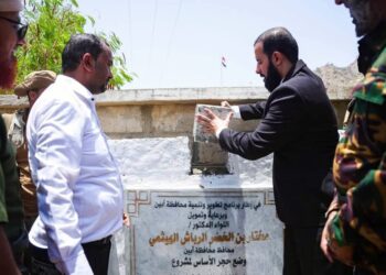 محافظ أبين يضع حجر الأساس لمشروع مياه سرار  لخدمة 12 ألف نسمة