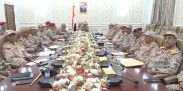 نائب رئيس   الأركان  يناقش الأوضاع العسكرية والأمنية