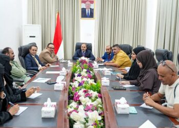 الإرياني يطالب وسائل الإعلام بتوعية المجتمع بخطورة محاولات الحوثيين رهن اليمن لمصالح إيران
