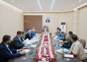 وزير الاشغال يناقش خطط وبرامج صندوق صيانة الطرق