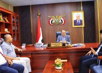 وزير الصناعة يناقش مع رئيس وحدة الشراكة بين القطاعين العام والخاص تعزيز التكامل المؤسسي
