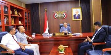 وزير الصناعة يناقش مع رئيس وحدة الشراكة بين القطاعين العام والخاص تعزيز التكامل المؤسسي
