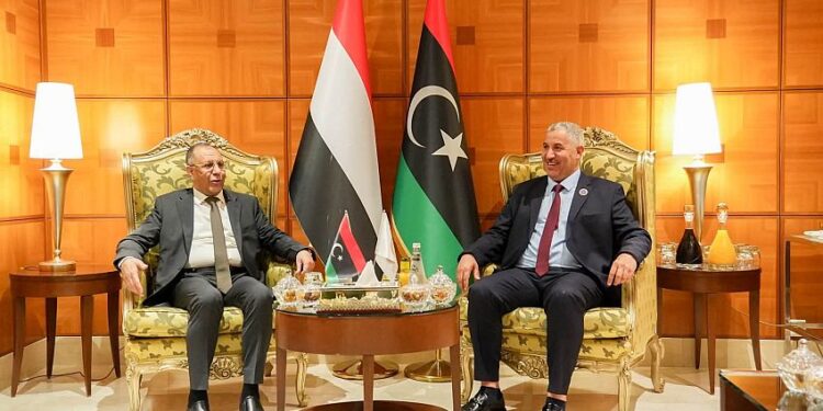 وزير الصناعة يبحث مع نظيره الليبي تعزيز التعاون في المجالات الصناعية والتعدينية والتقنية
