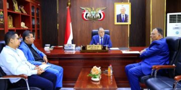 الاشول يناقش مع القباطي تعزيز كفاءة المنظومة التجارية والجمركية