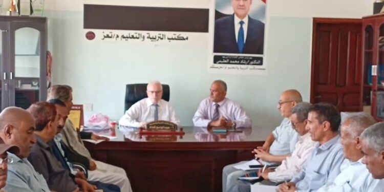 وكيل  تعز يوكد أهمية الارتقاء بمستوى الخدمات التعليمية