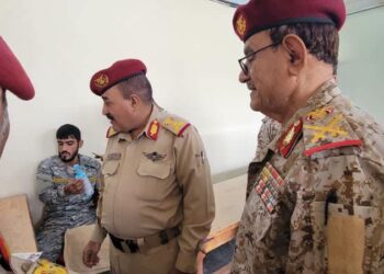 المرزوقي والحوري يتفقدان سير أعمال البصمة البيولوجية الميدانية وإصدار البطاقة العسكرية