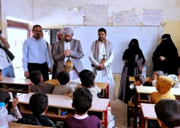 وكيل  مأرب يتفقد سير الأنشطة في المراكز والمخيمات الصيفية بمخيم الجفينة للنازحين