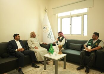 محافظ سقطرى يناقش مع البرنامج السعودي احتياجات الأرخبيل