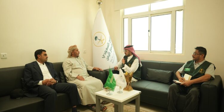 محافظ سقطرى يناقش مع البرنامج السعودي احتياجات الأرخبيل