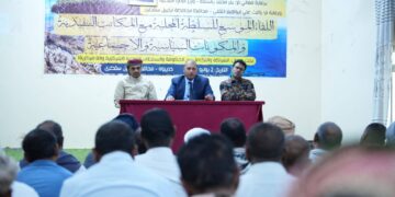 تنفيذي سقطري يناقش الشراكة والتكامل بين الحكومة والسلطات المحلية
