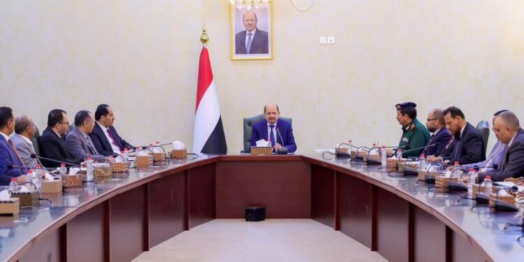 رئيس الوزراء يترأس اجتماعاً لمراجعة مستجدات الأوضاع وخطط الاستجابة للتعامل مع التطورات