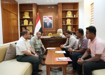 محافظ حضرموت يؤكد دعم المبادرات الرياضية الهادفة إلى ترسيخ قيم السلام