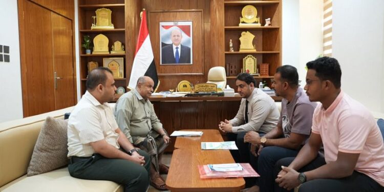 محافظ حضرموت يؤكد دعم المبادرات الرياضية الهادفة إلى ترسيخ قيم السلام