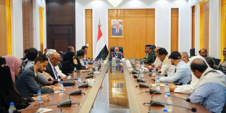 الخنبشي  يجتمع مع  اللجنة التحضيرية  للمجلس التنسيقي الأعلى للقوى والمكونات السياسية والمجتمعية الحضرمية