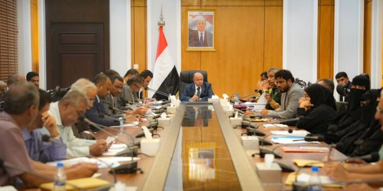 الخنبشي يناقش مع المكتب التنفيذي بساحل حضرموت أداء عدد من المؤسسات