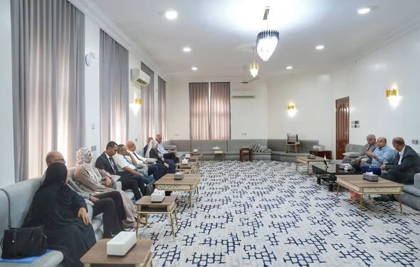الخنبشي يجتمع بالمجلس الأعلى للاختصاصات الطبية والصحية