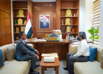الخنبشي يطّلع على أوضاع مصلحة الهجرة والجوازات واحتياجات القطاع الزراعي بحضرموت
