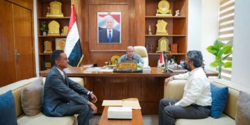الخنبشي يطّلع على أوضاع مصلحة الهجرة والجوازات واحتياجات القطاع الزراعي بحضرموت