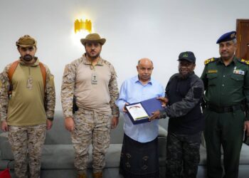 الخنبشي وقيادة قوات التحالف  يكرمون منتسبي إدارة مكافحة المخدرات بساحل حضرموت