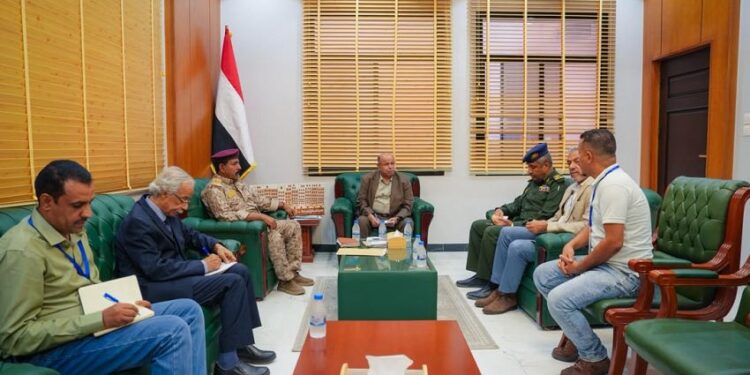 الخنبشي يؤكد الحرص على توفير بيئة آمنة لعمل موظفي الأمم المتحدة والمنظمات الدولية