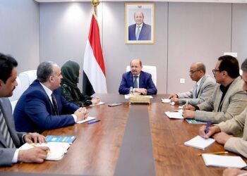 رئيس الوزراء يناقش الإجراءات التنفيذية لاستئناف تصدير النفط