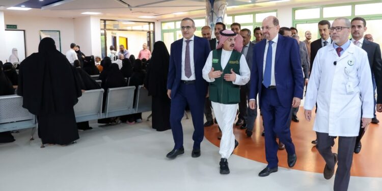 رئيس الوزراء: مستشفى الأمير محمد بن سلمان في عدن شاهد  على الأثر المباشر للدعم السعودي لليمن
