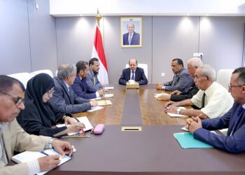رئيس الوزراء: نعمل على تحسين الخدمات الأساسية  ومعالجة الاختلالات المتراكمة في عدن