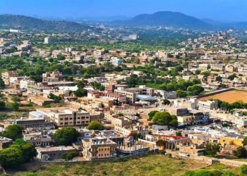 محلية الضالع ترفض تسييس مواقف المحافظ وتؤكد وقوفها مع المواطنين