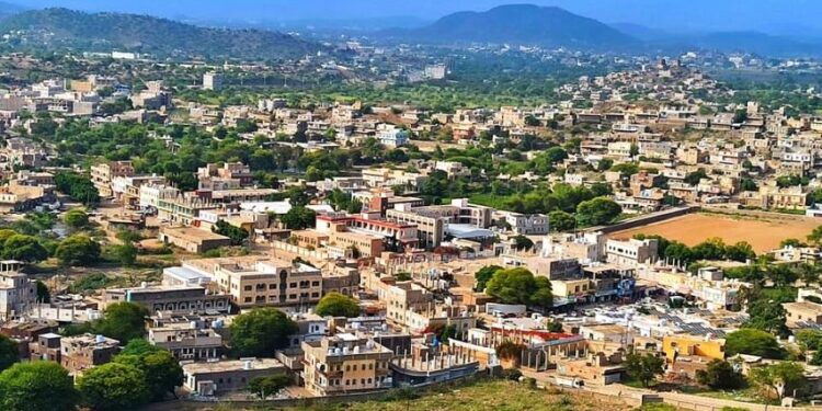 محلية الضالع ترفض تسييس مواقف المحافظ وتؤكد وقوفها مع المواطنين