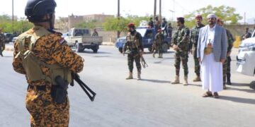 العرادة يستقبل مسيَّراً عسكرياً لشرطة المنشآت ويشيد بالانضباط والجاهزية