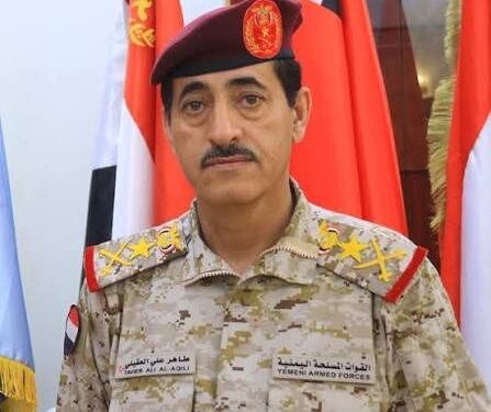 وزير الدفاع: سنقوم بالتصدي والتعامل مع الطيران المعادي المنتهك للأجواء اليمنية بجميع الوسائل المتاحة
