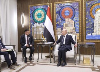 العليمي يشيد بالدور الكوري في دعم اليمن وتشديد العقوبات على المليشيات