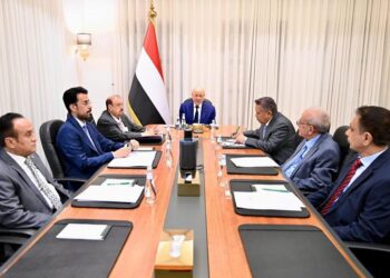 العليمي : الدولة ماضية في برنامج الإصلاحات والردع الحازم للتصعيد الحوثي